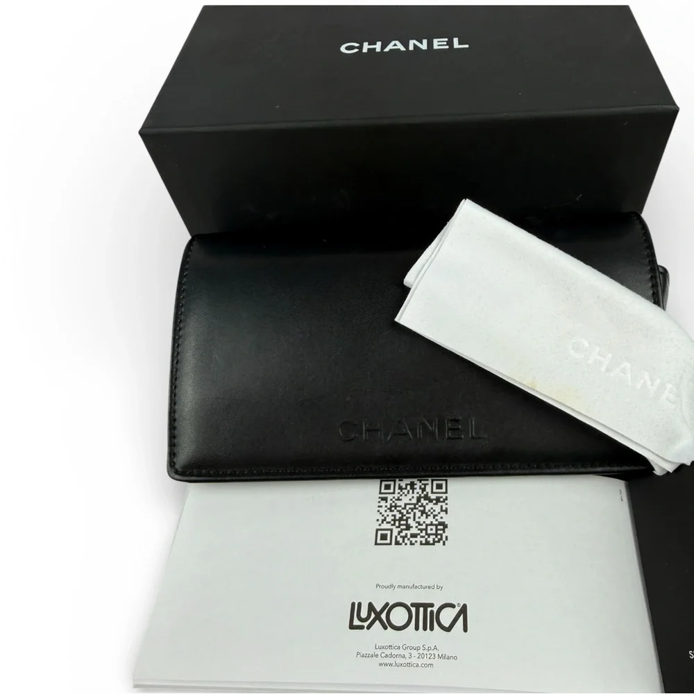 CHANEL RECTANGLE SUNGLASSES Acetate, Black & Gold - Lens Gray, Gradient